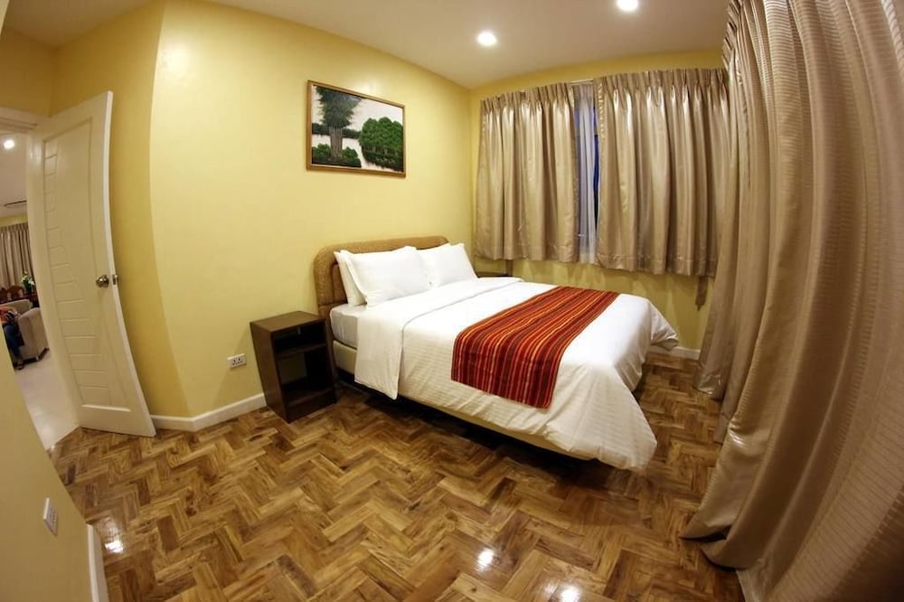 Awesome Hotel 16/64