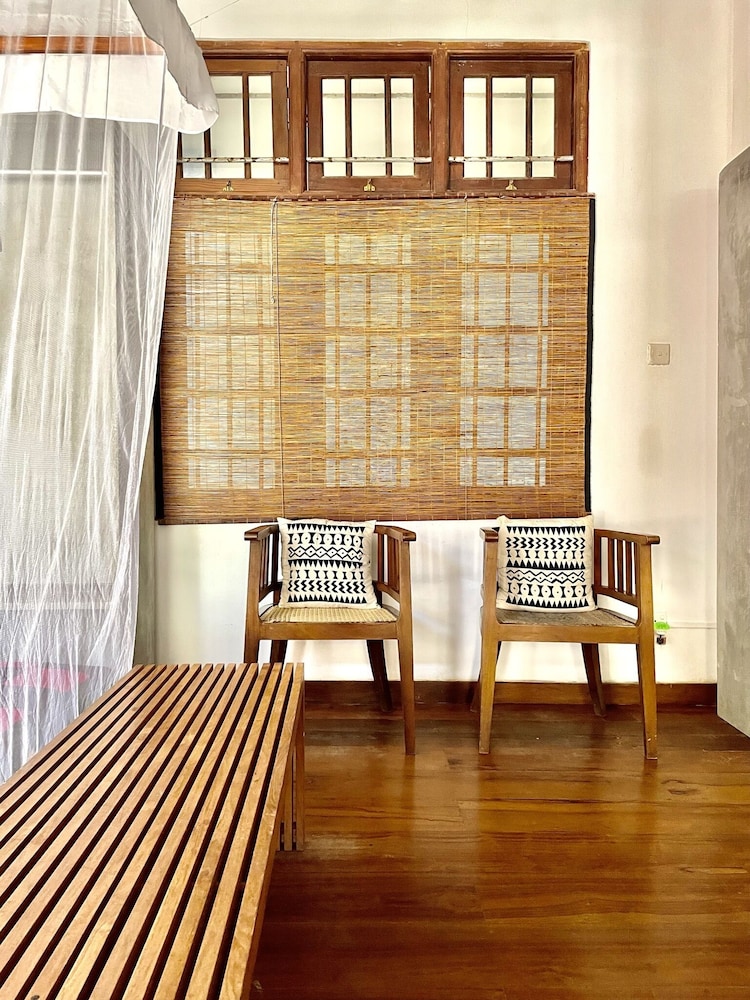 Isana Beach House 5/50