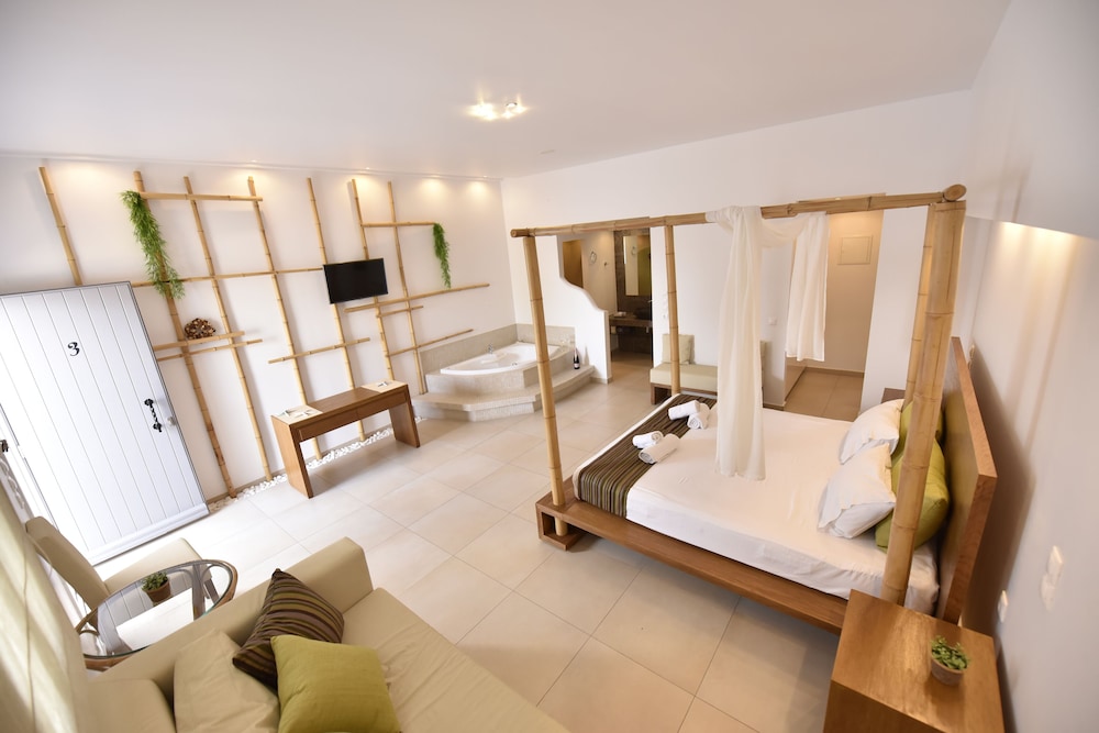 Queen Boutique Suites 8/38