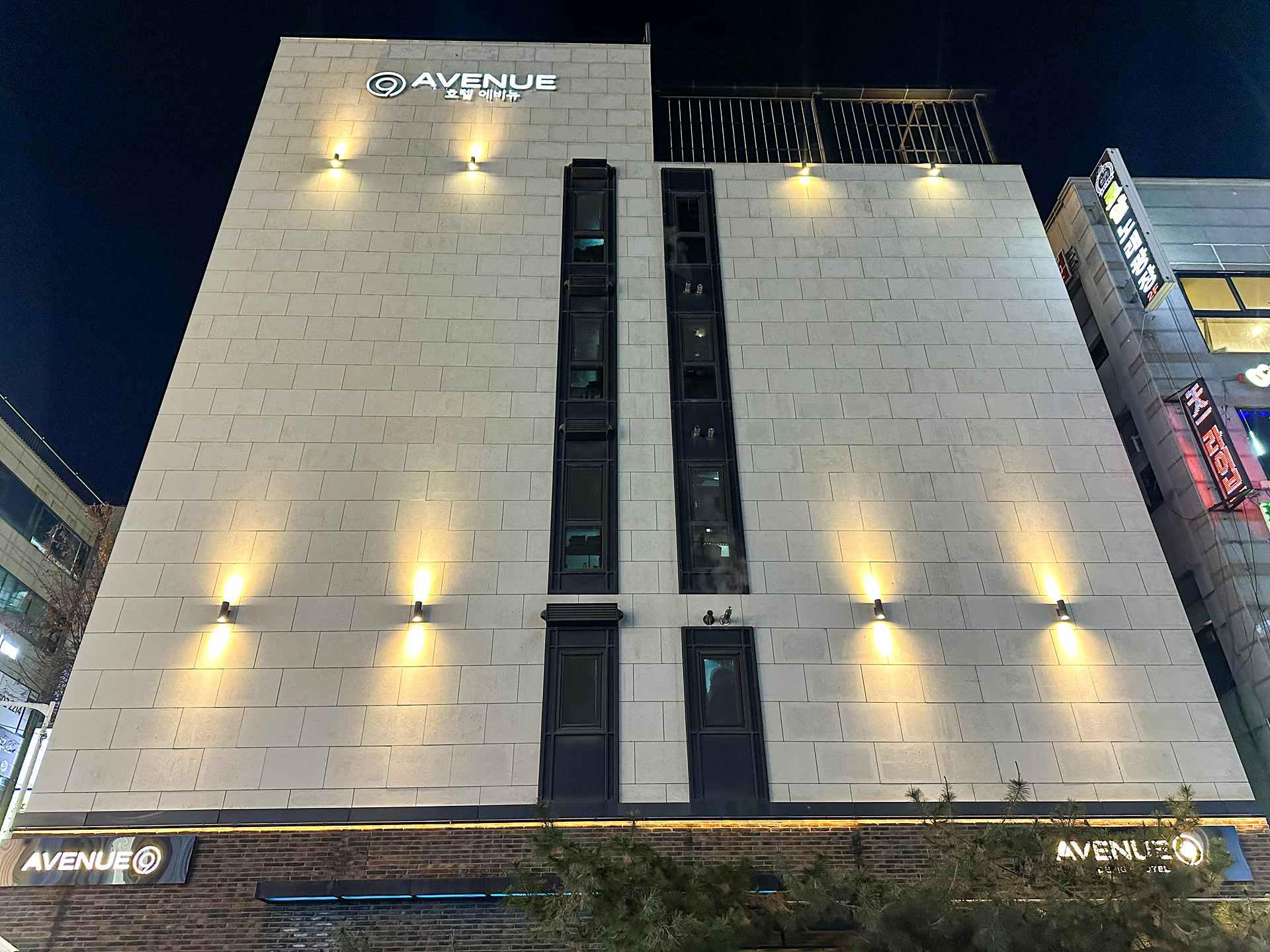 Avenue Nine Hotel 13/36