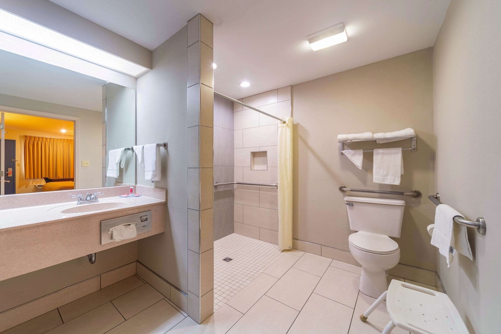Econo Lodge Laurel, MS 30/31