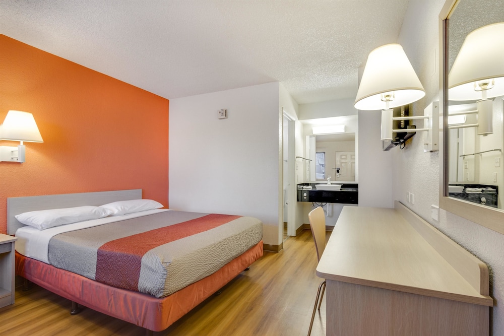 Motel6 Tempe, AZ - Broadway - ASU 35/63