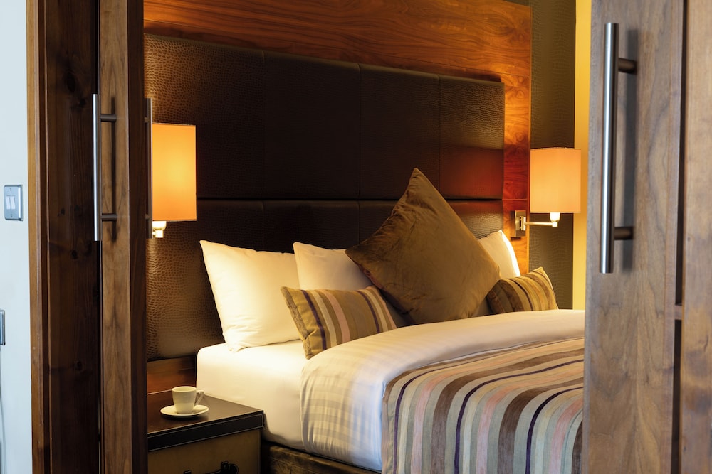 DELUXE, SUITE, KING BED, RESORT VIEW