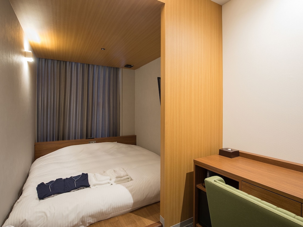 ROOM, DOUBLE BED