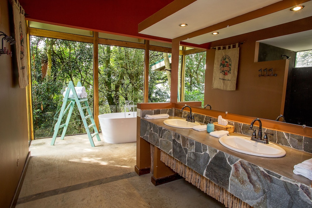Chayote Lodge 48/50