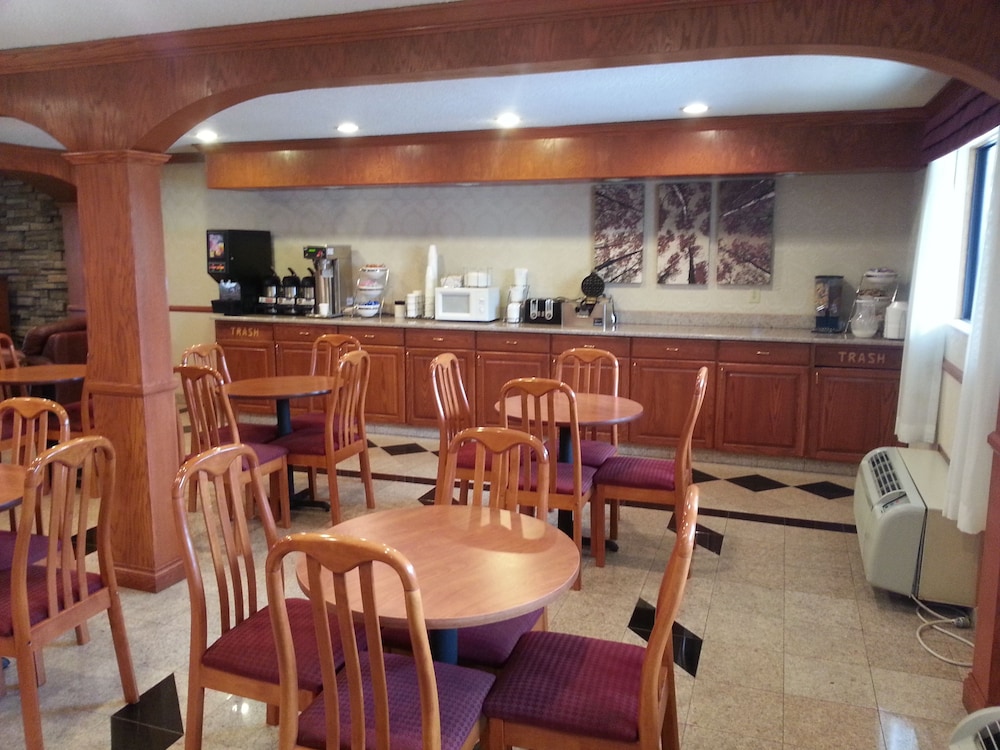 Days Inn & Suites by Wyndham Monroe 20/26