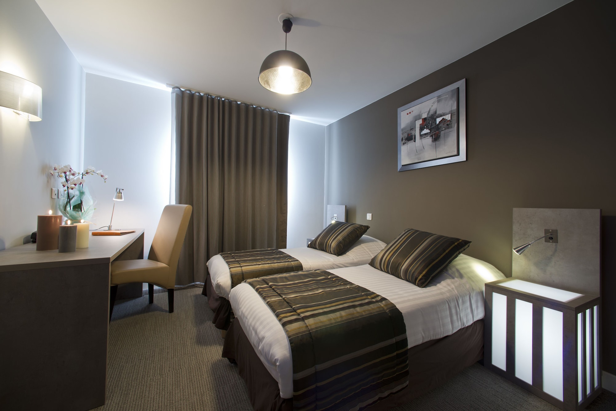 STUDIO, TWIN BEDS