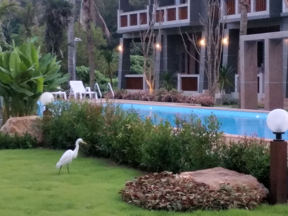 Lanta Infinity Resort 30/50