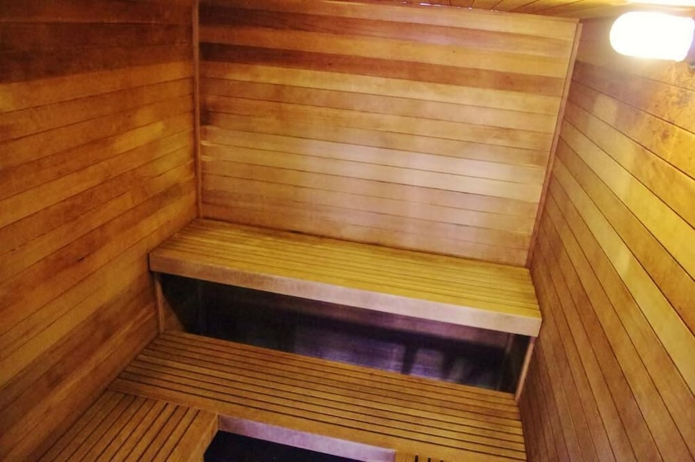 Glenwood Springs Cedar Lodge 29/48
