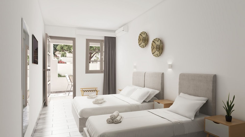 Polos Hotel Paros 28/90