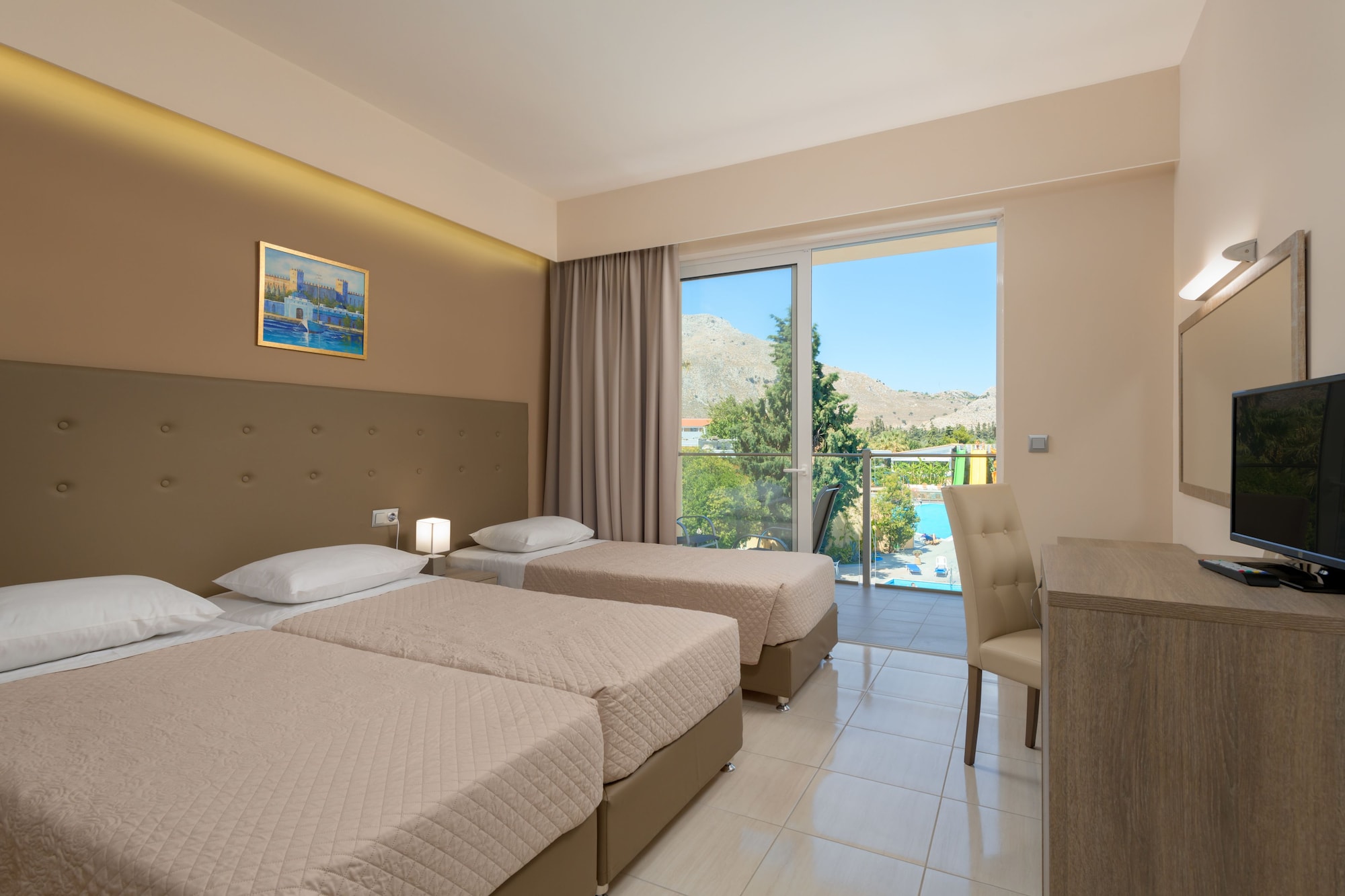 Superior, Quadruple, 1 Double and 3 Single Beds