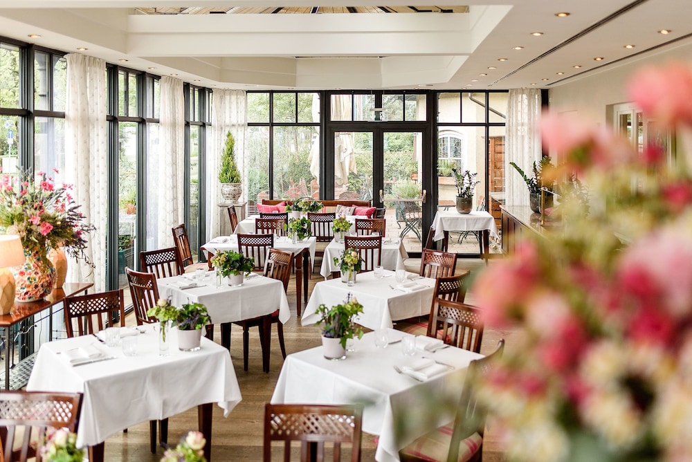 Bauer Hotel Restaurant 55/73