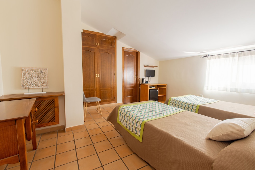 ROOM, TWIN BEDS, PRIVATE BATHROOM