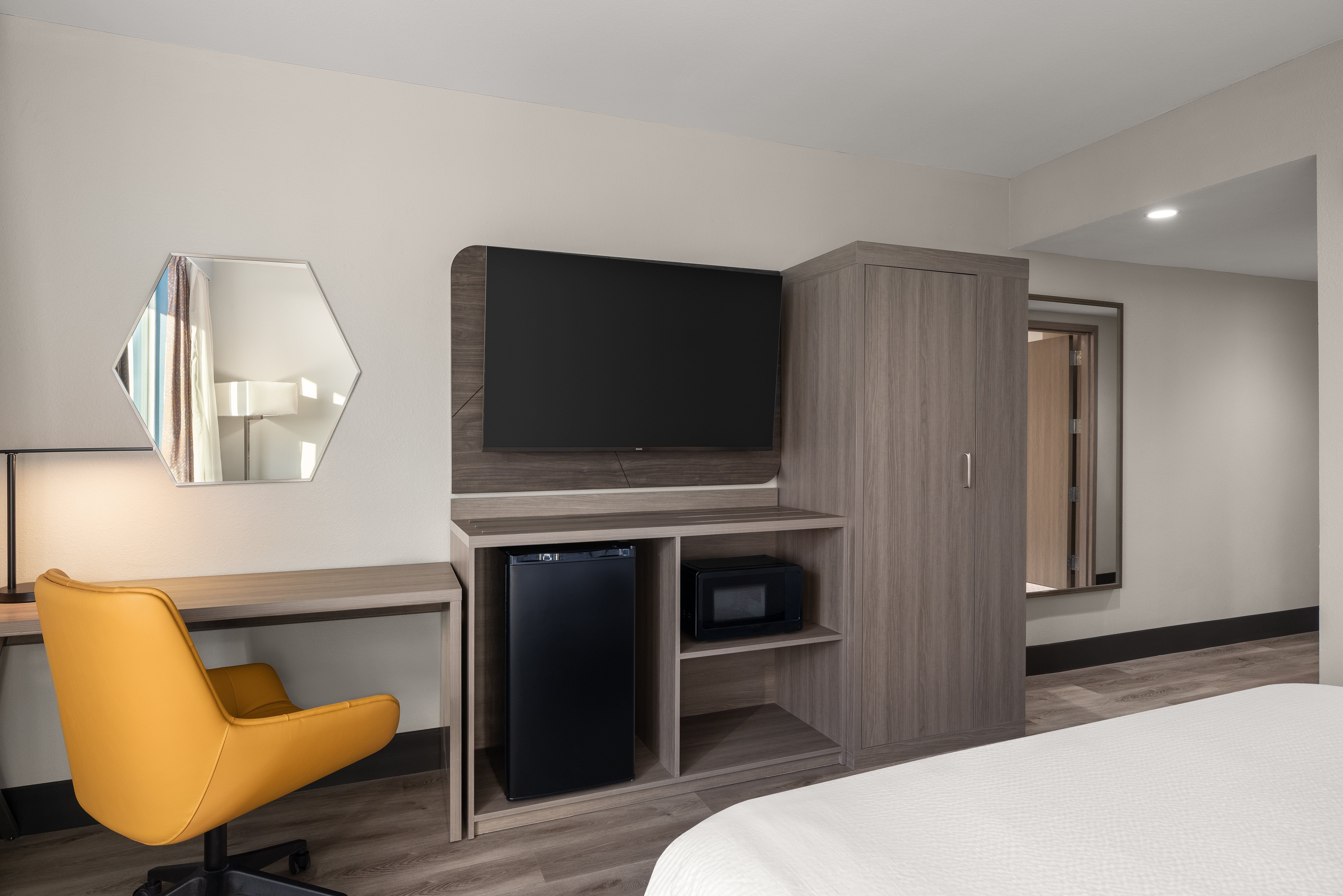 Holiday Inn Express & Suites Phoenix - Midtown 43/54