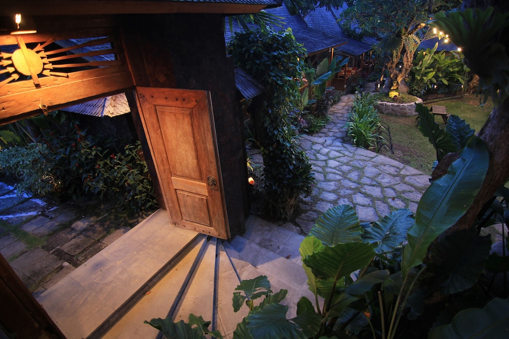 Taulan Villa and Restaurant 19/50
