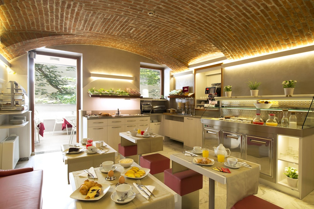 HOTEL IDEALE 36/44