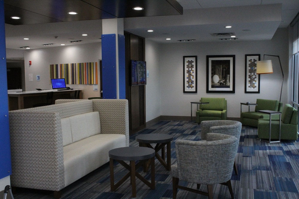 Holiday Inn Express and Suites Milledgeville 11/49