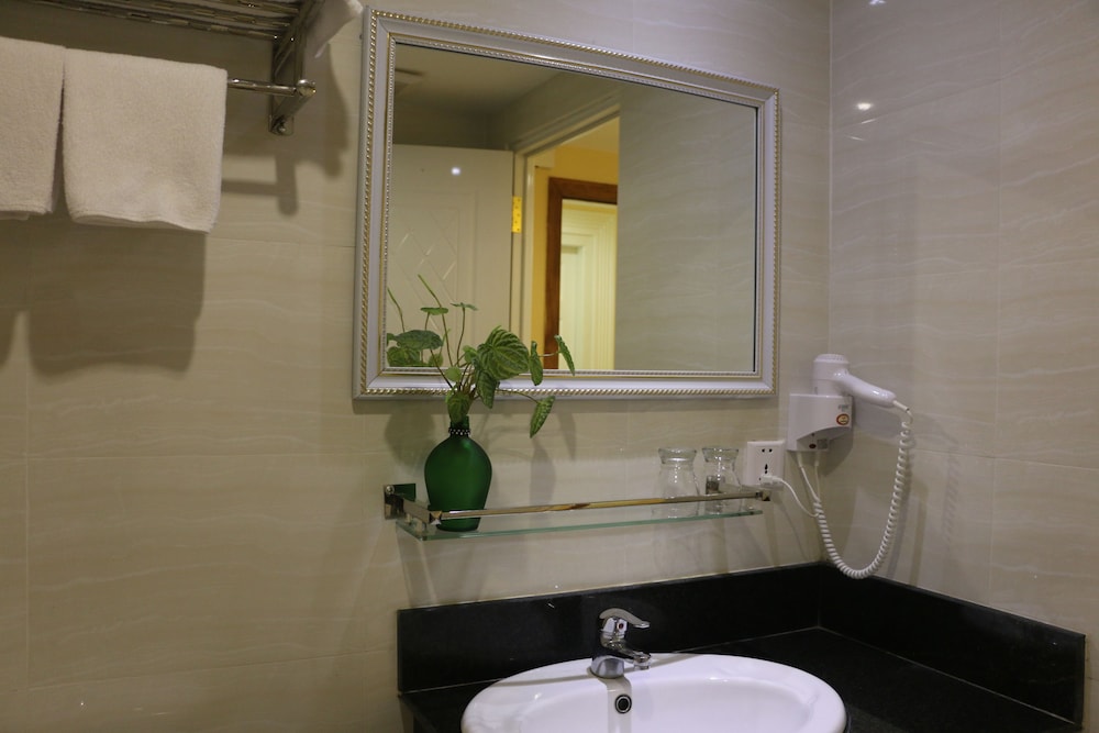 You Eng Hotel 50/50