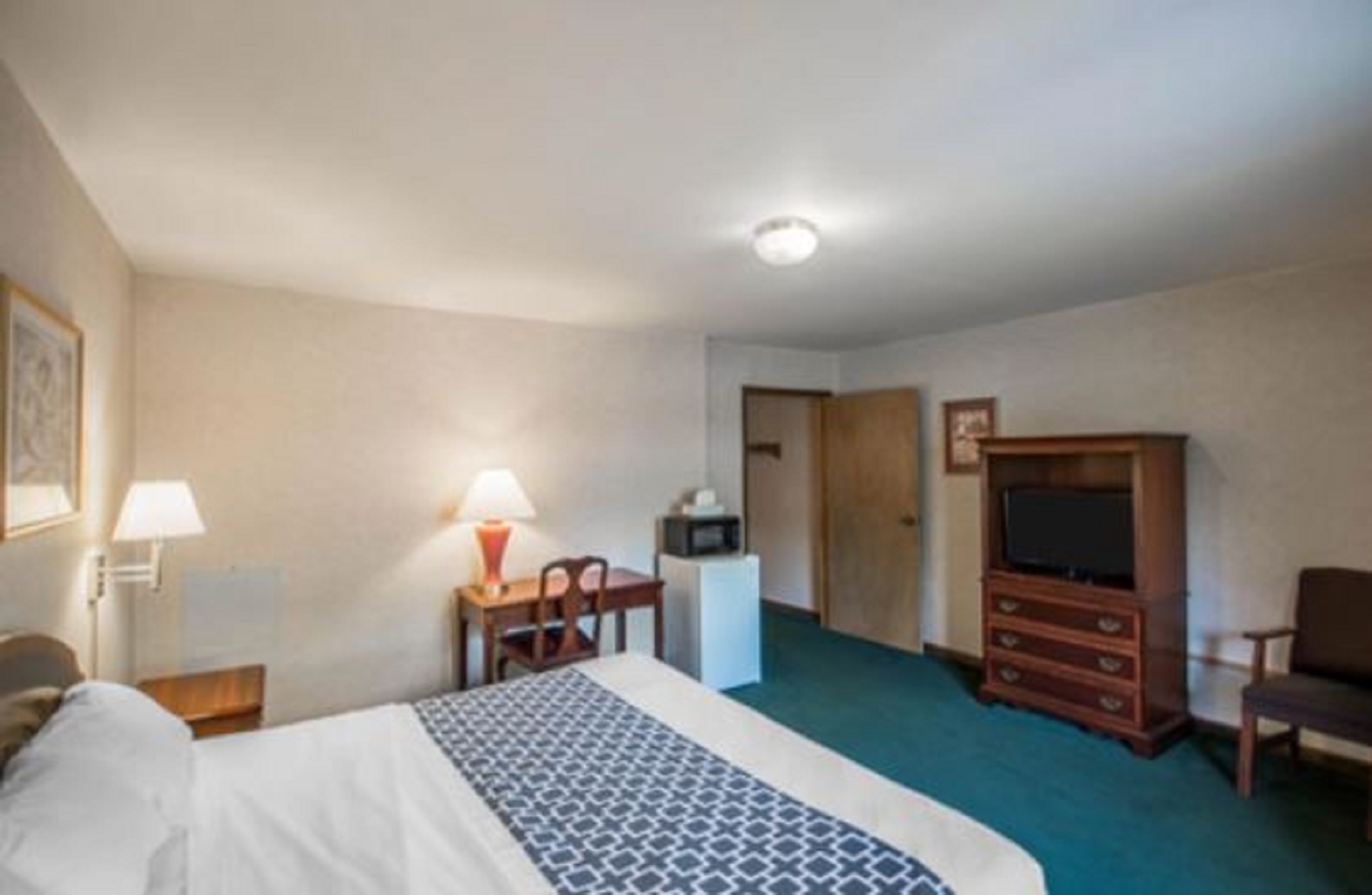 غرفة بسرير كينج، Econo Lodge Hornell 4/6