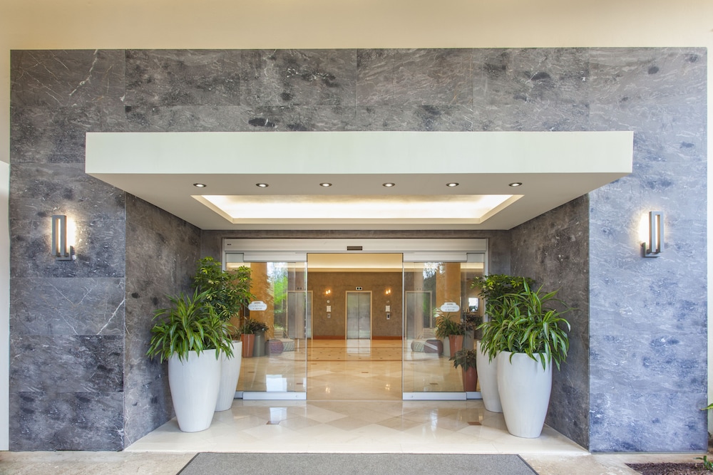 Courtyard Isla Verde Beach Resort 18/54