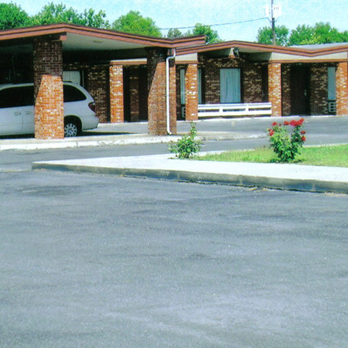 OYO Hickory House Inn in DEXTER - MO