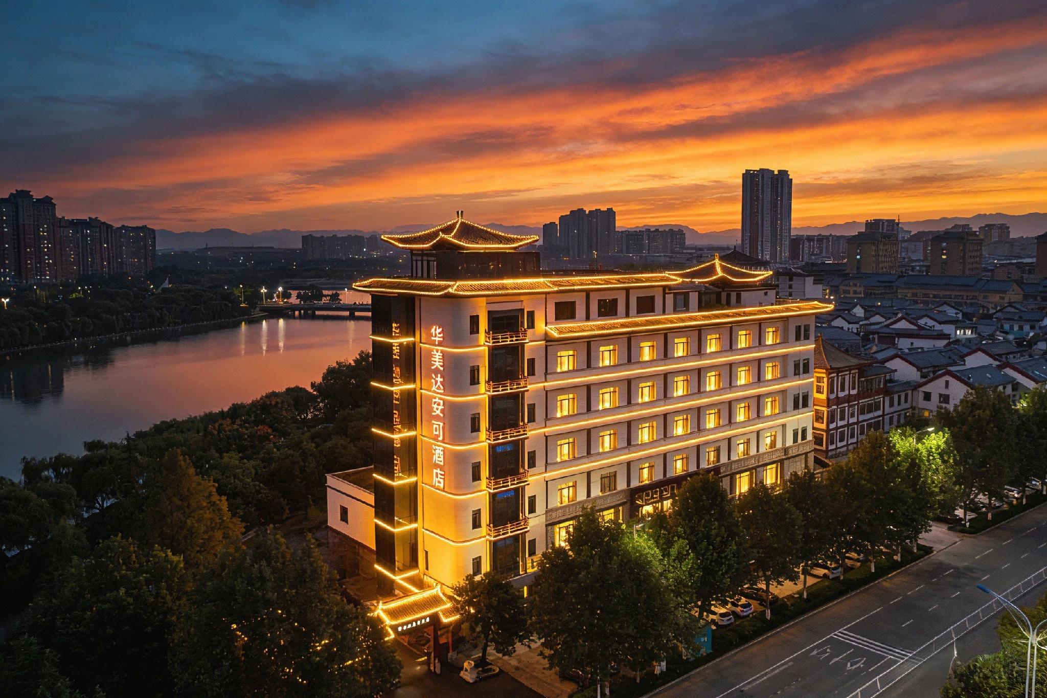 Ramada Encore by Wyndham Linqu Downtown 4/37