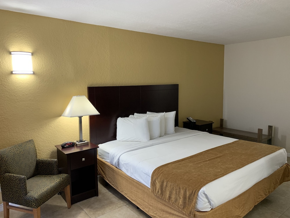 Rodeway Inn and Suites Fort Lauderdale Airport and Cruise Port 15/50