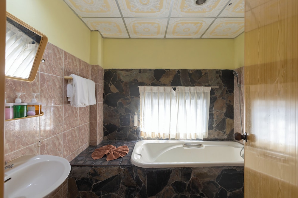 Kata Palace Hotel 45/50