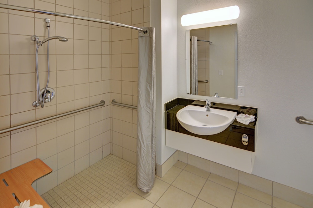 Motel6 Roanoke, TX - Northlake - Speedway 12/48