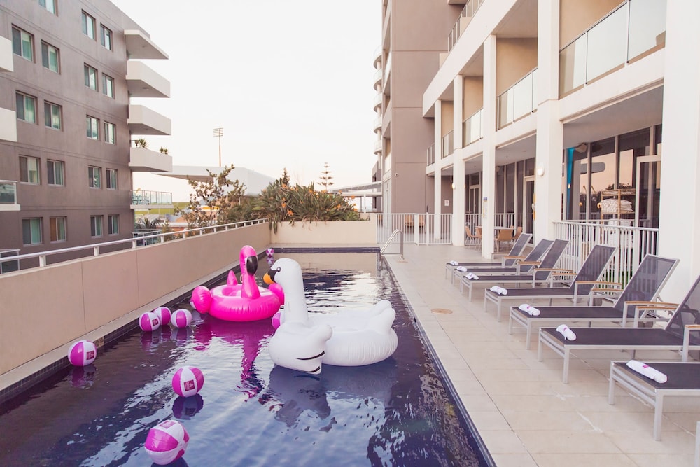 Sage Hotel Wollongong 67/75