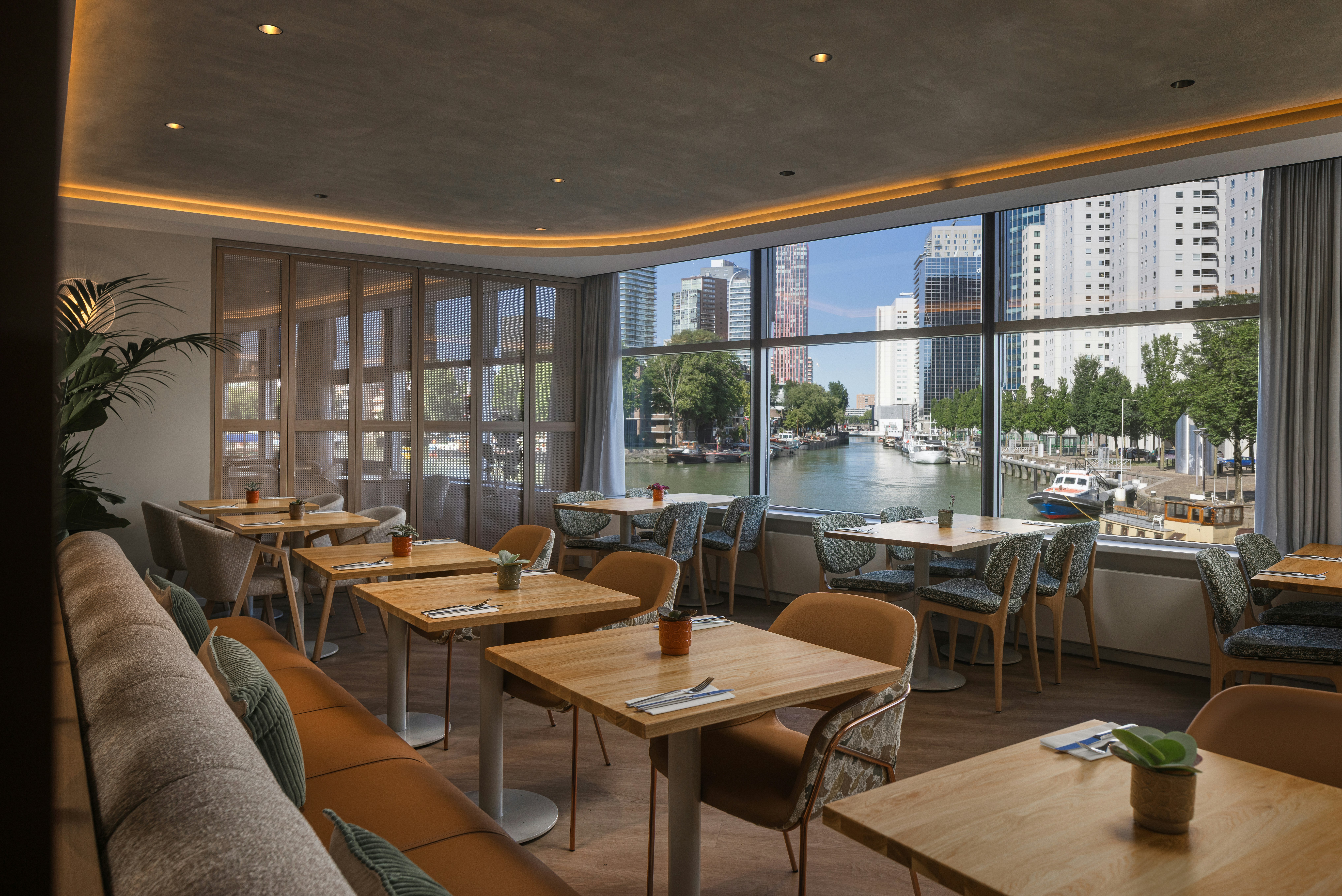 Haven Hotel Rotterdam, Curio Collection by Hilton 47/57