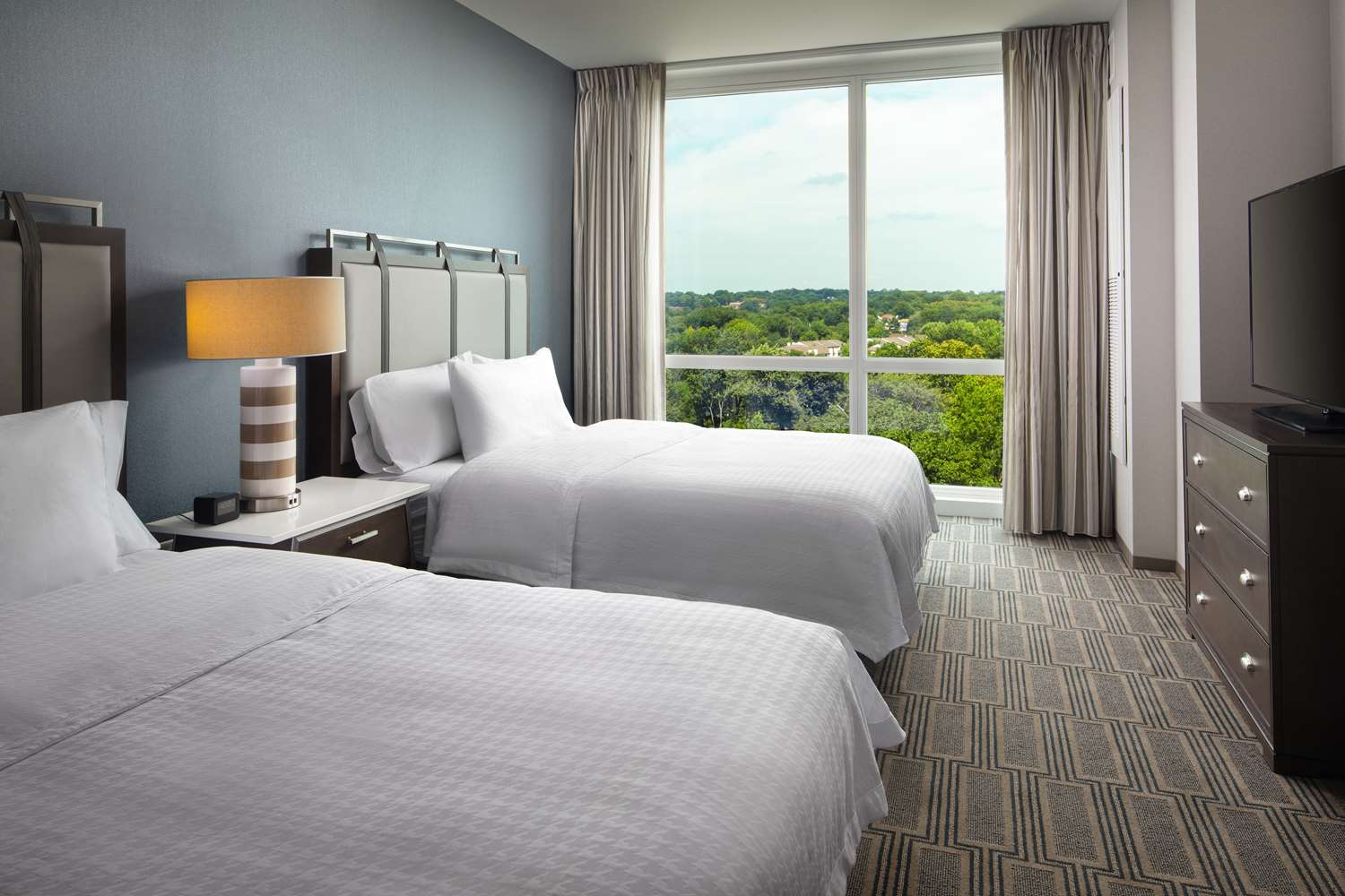 Suite, 2 Queen Beds, City View