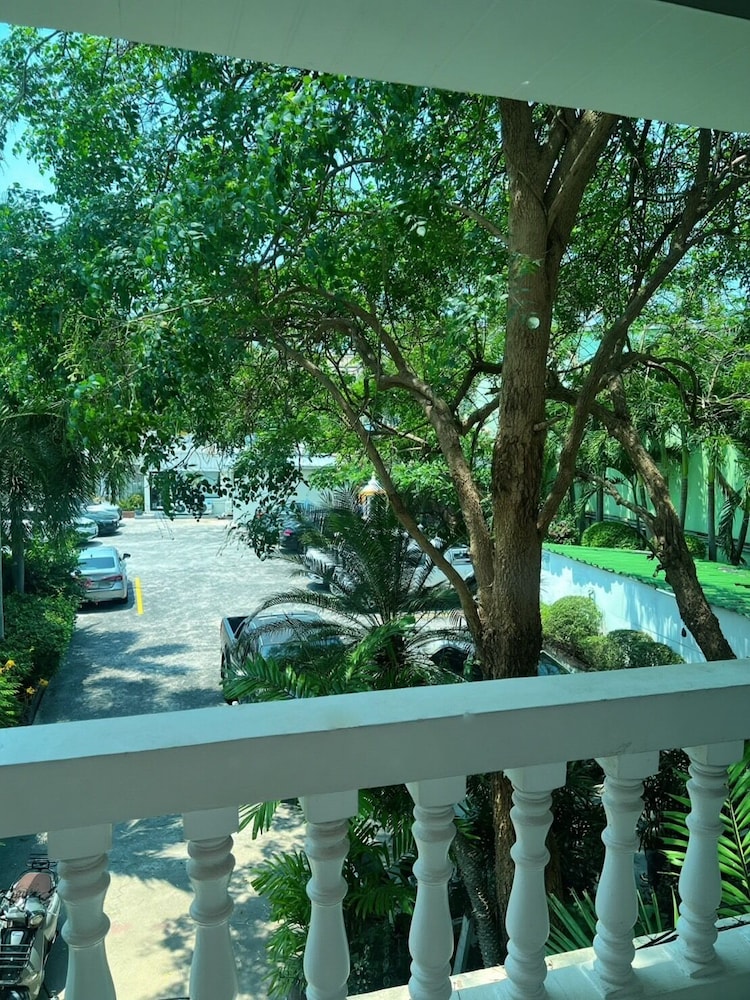 Wind Mill Resort 68/72