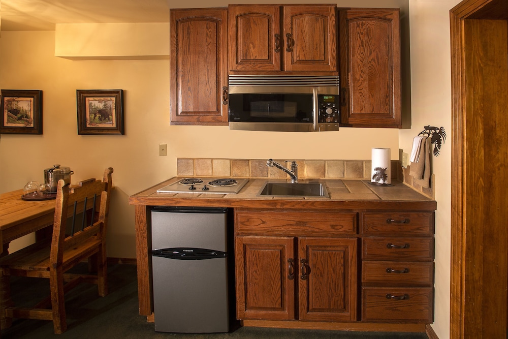 Alpine Village Suites 3/50