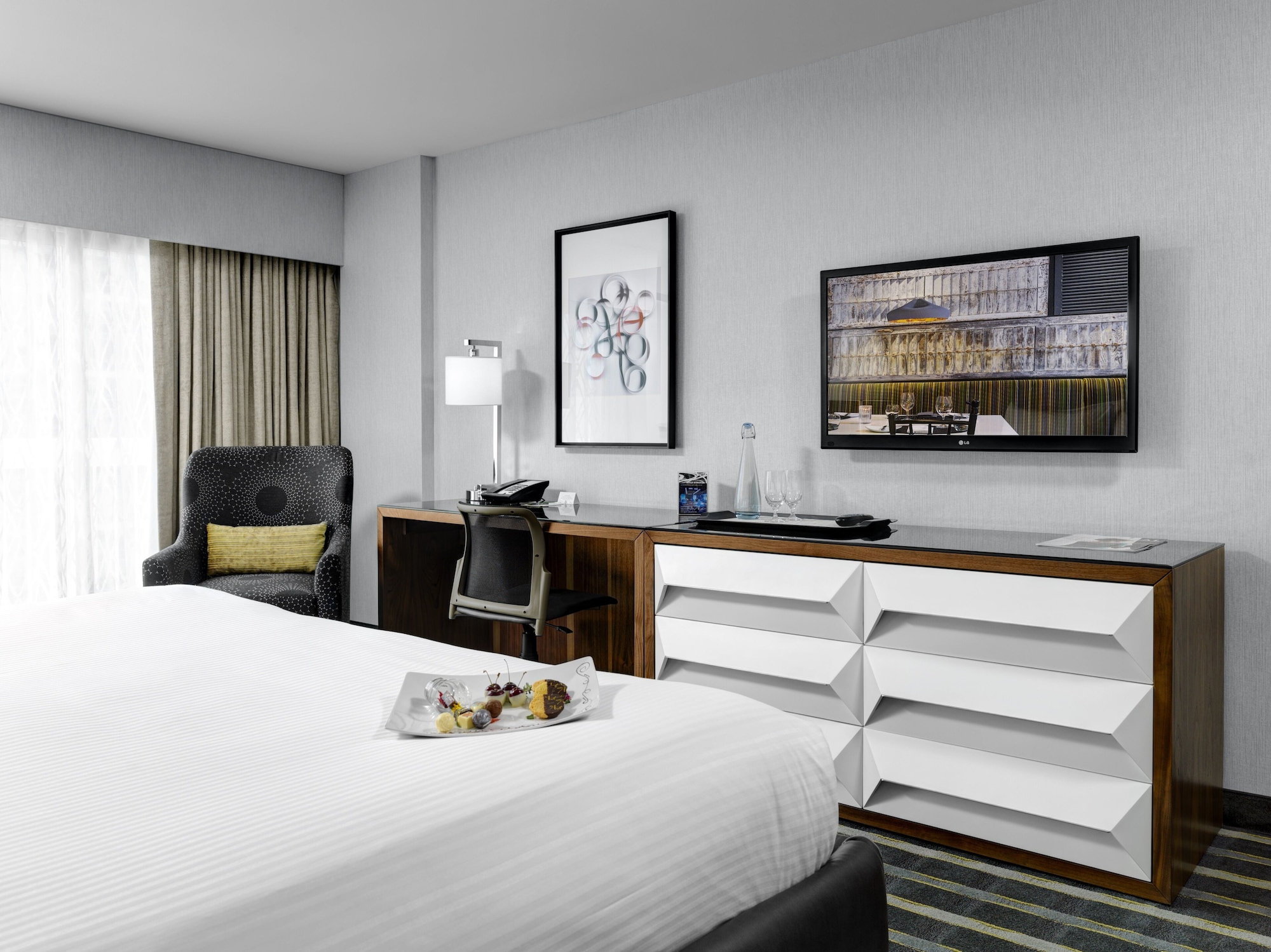 LUXURY, 2 QUEEN BEDS, BALCONY