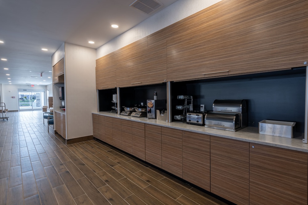 TownePlace Suites by Marriott Clinton 22/28