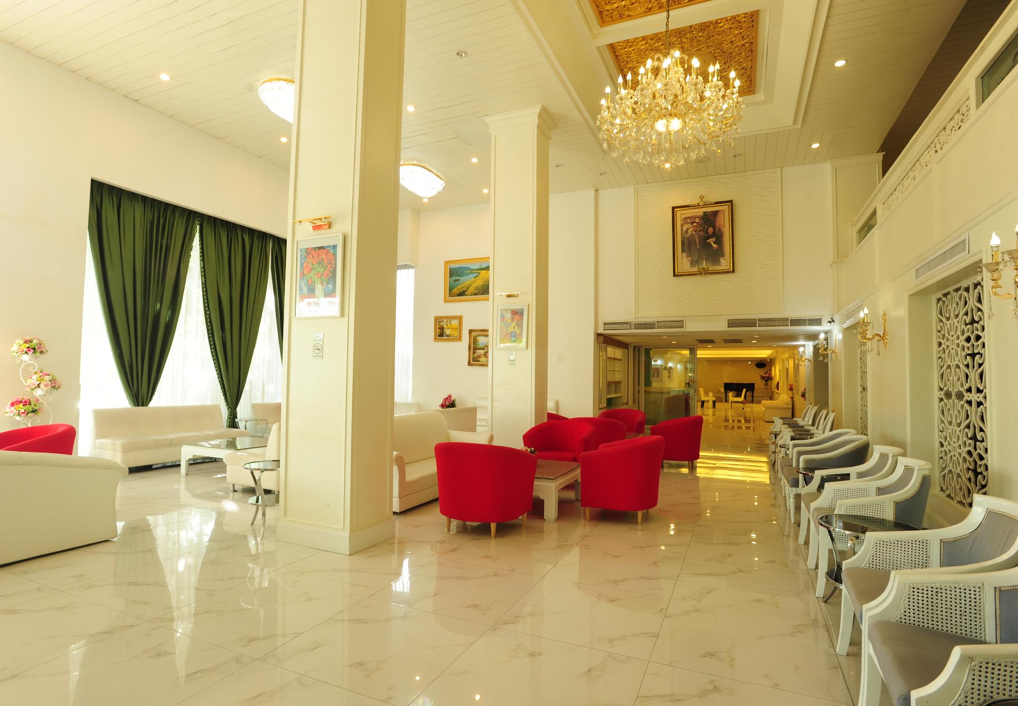 Aunchaleena Grand Hotel 11/23