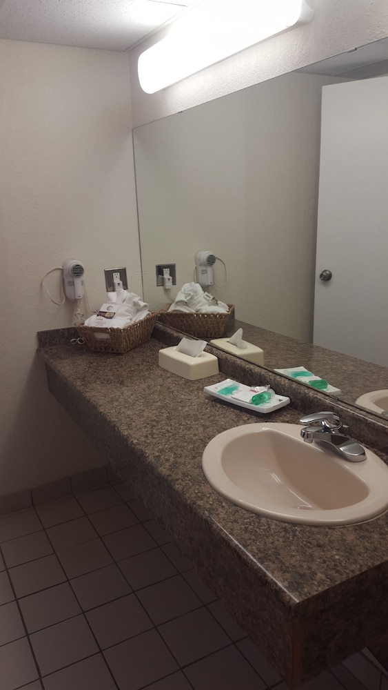 Travelodge by Wyndham Regina 50/65