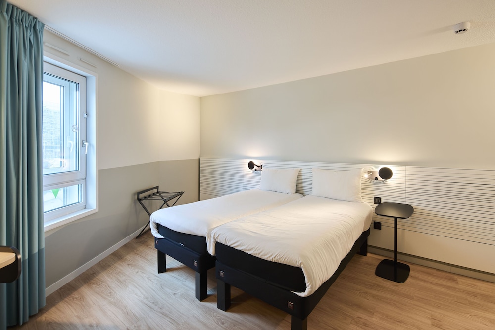 Ibis Styles Poissy 18/50
