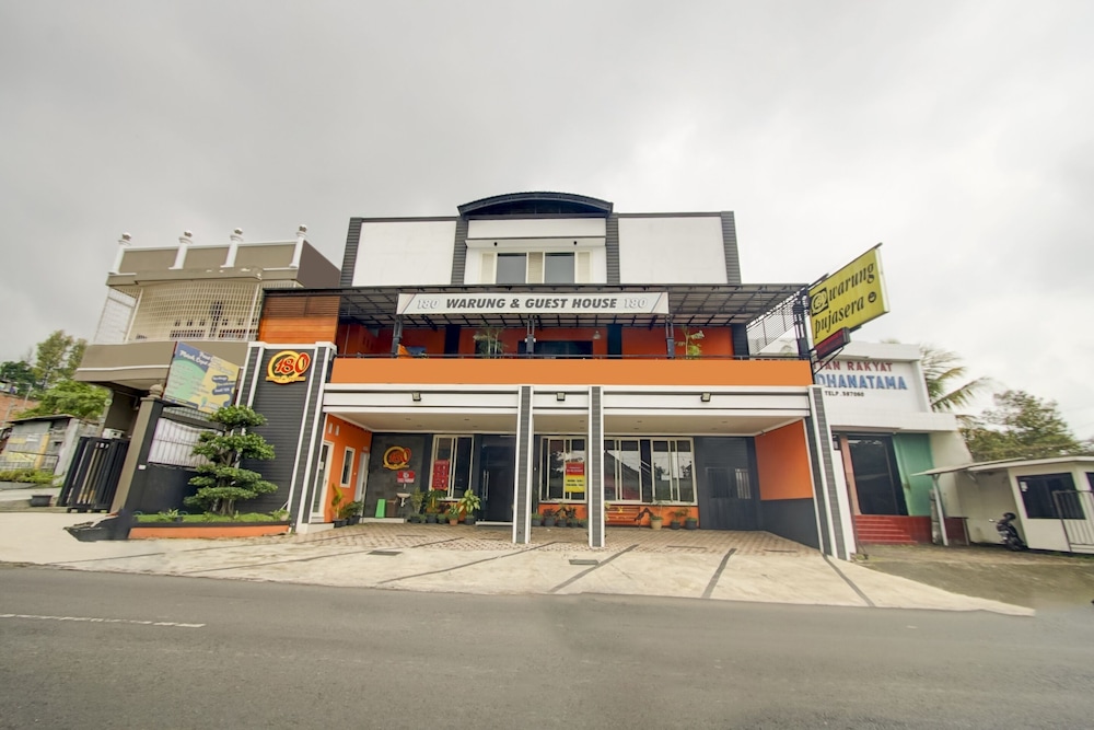 Super OYO Capital O 90151 Guest House 180 photo2