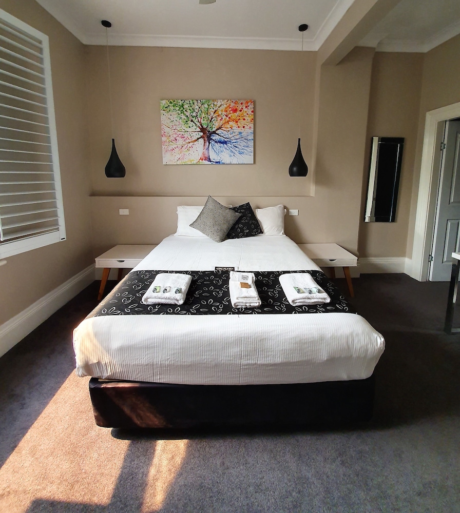 Room, King Bed, Queen Bed, Stair Access Only, Top Floor