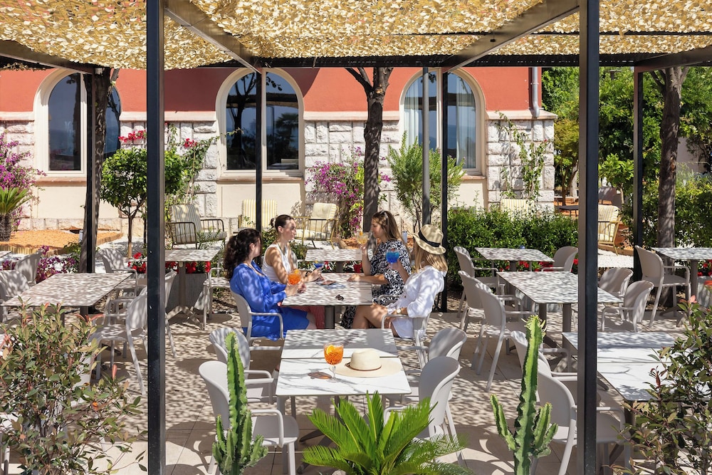 AEVA HOTEL 37/44