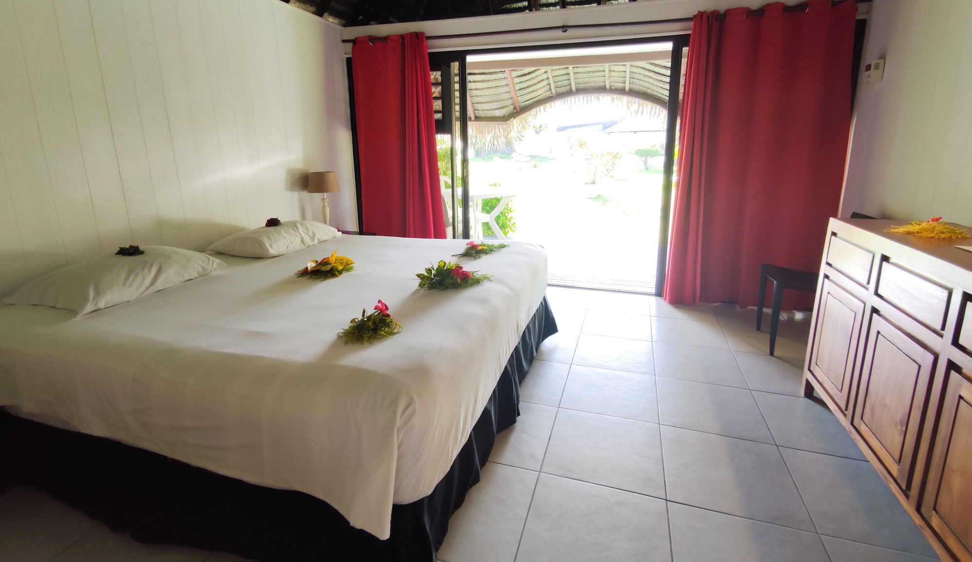 Bungalow, Queen Bed, No Air Condition, Garden Area, Hotel Hibiscus 2/8