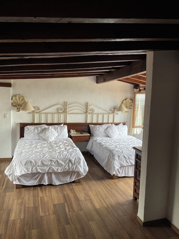 Villa San Jose Hotel And Suites 18/50