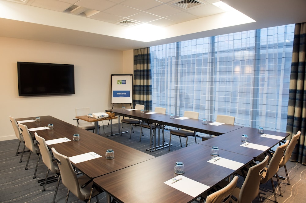 Holiday Inn Express London - Excel 46/64