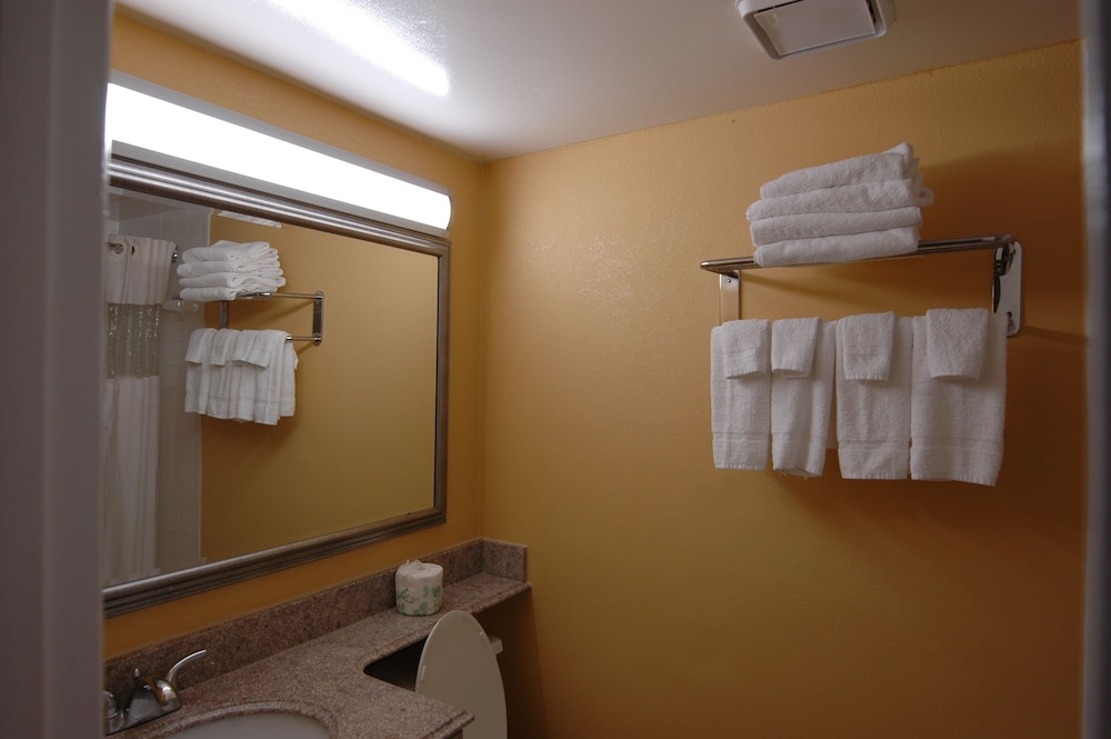 Ambassadors Inn & Suites 9/9
