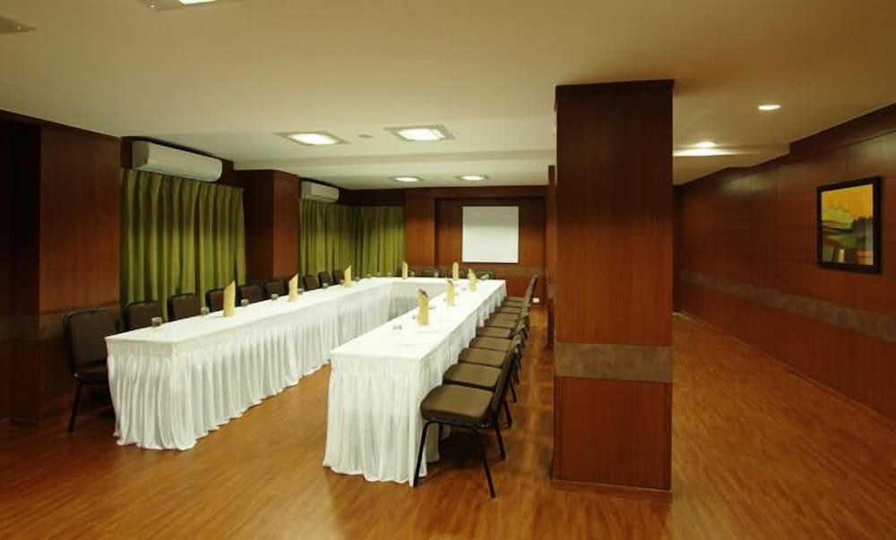 Riverview Hotel 26/48