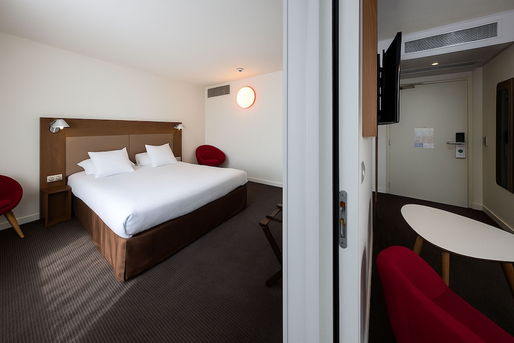 Standard, 2 Double Beds, CAMPANILE LIMOGES CENTRE - GARE 7/10