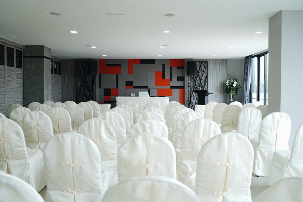 De V Loft Hotel 4/25