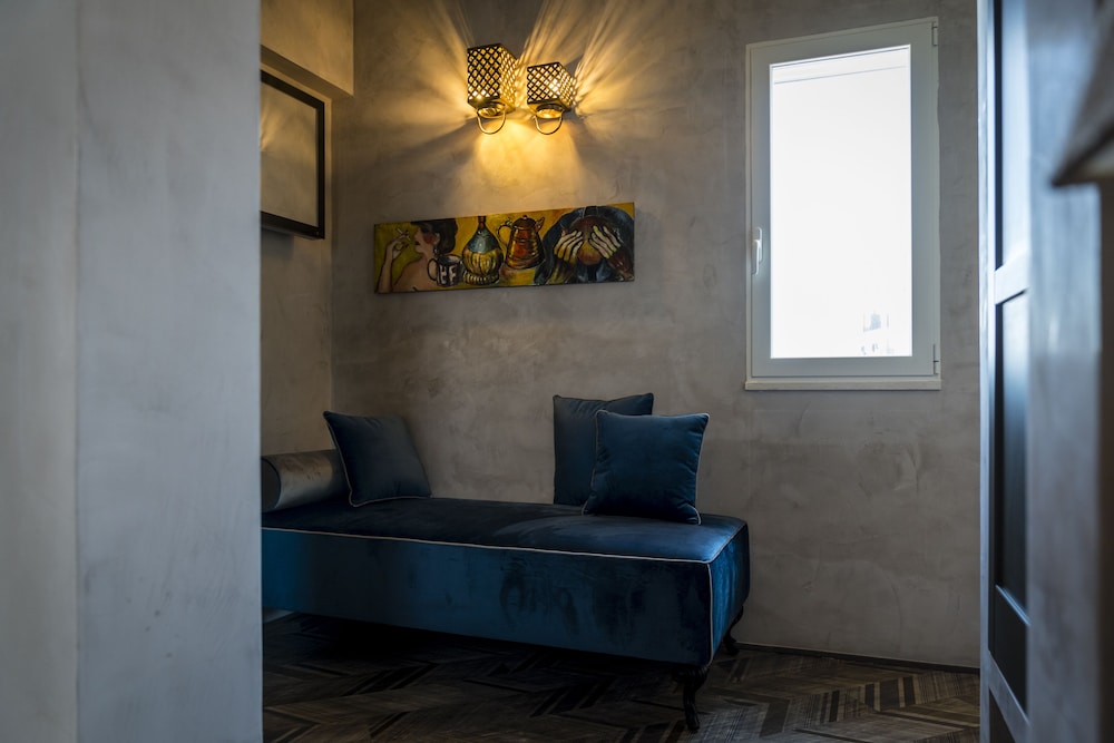 Al Console Luxury Suite 7/55